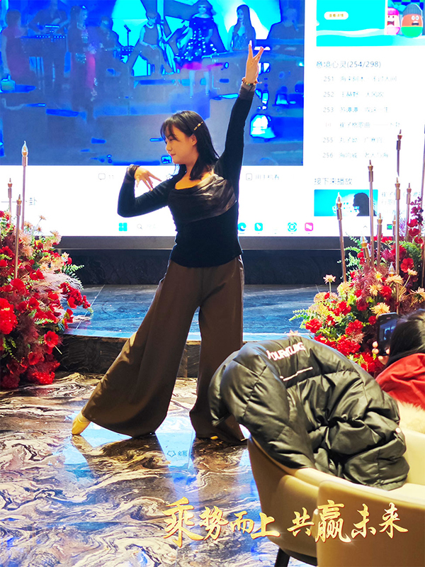 長沙表演2.jpg 長沙表演2.jpg